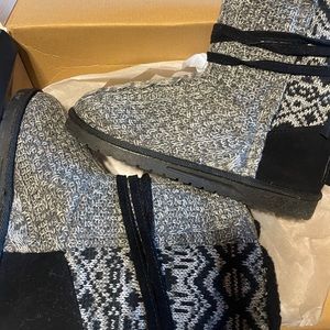 Brand New-Essentials by MUK LUKS: Black & Grey Boots Size 8